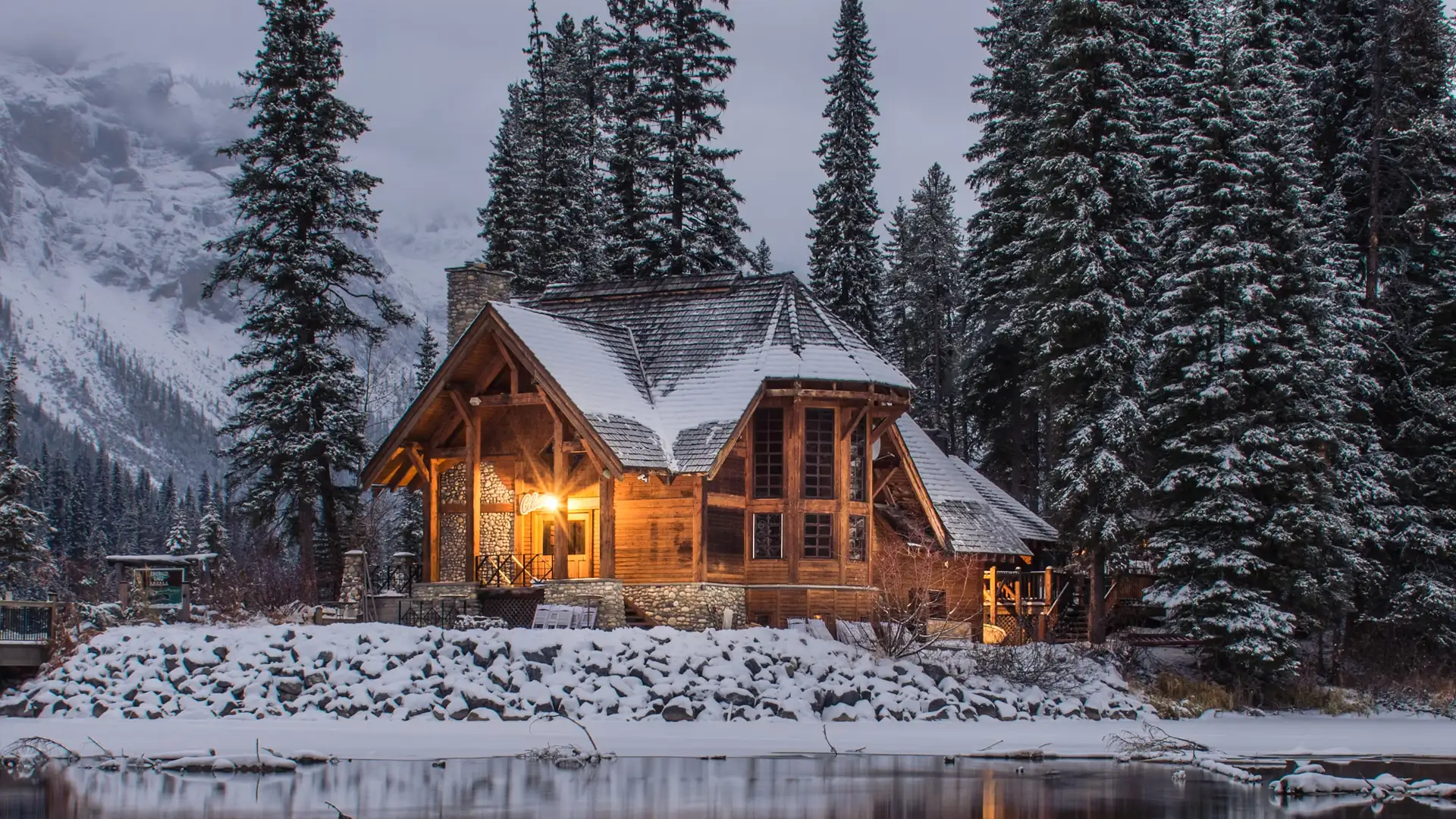 Cozy cabin in a snowy winter landscape - Booking Germany winter travel experiences